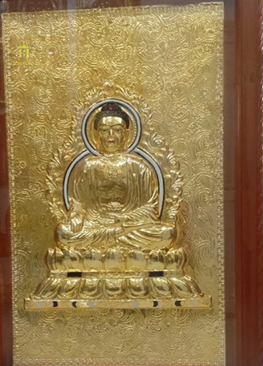 Hình tượng đức Phật được chạm thúc sắc nét, tỉ mỉ nhờ đôi bàn tay tài hoa của các nghệ nhân